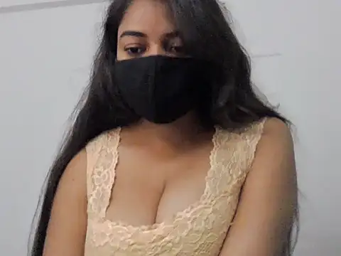 Snapshot of Little_toy_girl chatting on 10/11/25, 10:03 Little toy girl online show from 10/11/25, 10:03