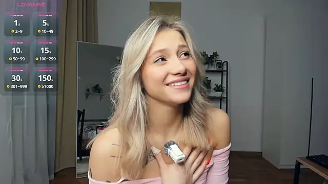 Snapshot of FaaBinaa chatting on 12/18/25, 07:36 FaaBinaa online show from 12/18/25, 07:36