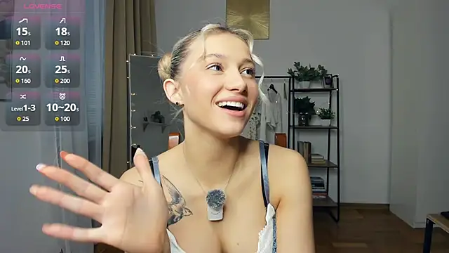 Snapshot of FaaBinaa chatting on 12/22/25, 08:11 FaaBinaa online show from 12/22/25, 08:11