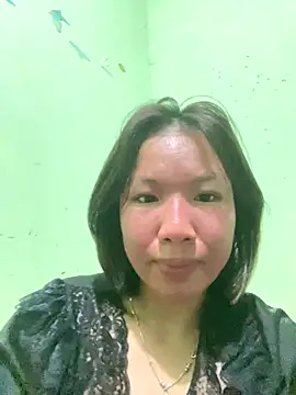 Snapshot of QueenLink chatting on 12/13/25, 10:37 QueenLink online show from 12/13/25, 10:37