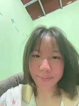 Snapshot of QueenLink chatting on 12/14/25, 10:03 QueenLink online show from 12/14/25, 10:03