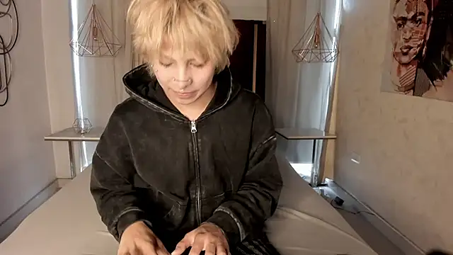 OliIverr22 online show from 11/25/25, 08:20