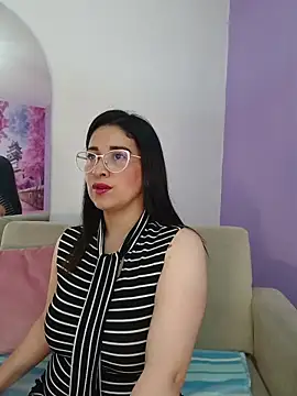 Snapshot of Alana_steel_1 chatting on 11/15/25, 12:02 Alana steel 1 online show from 11/15/25, 12:02