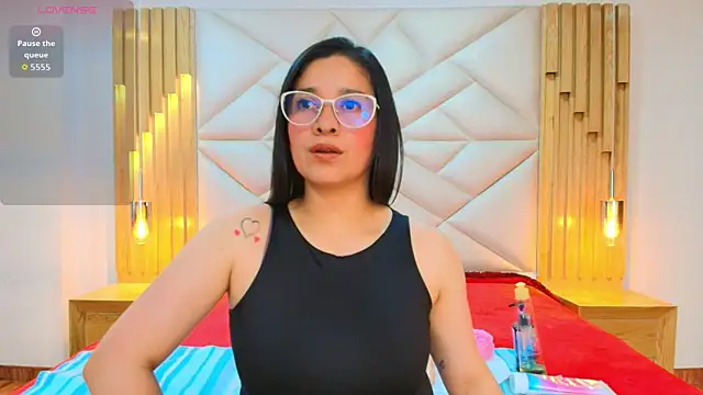 Snapshot of Alana_steel_1 chatting on 11/19/25, 07:36 Alana steel 1 online show from 11/19/25, 07:36