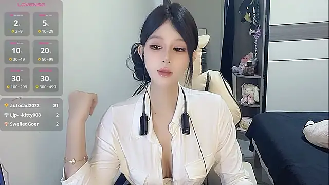 Snapshot of coco_coco_cc chatting on 11/15/25, 05:05 coco coco cc online show from 11/15/25, 05:05