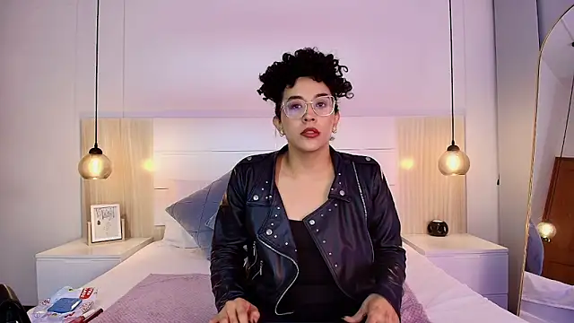 Snapshot of alehia_cute chatting on 10/13/25, 11:16 alehia cute online show from 10/13/25, 11:16