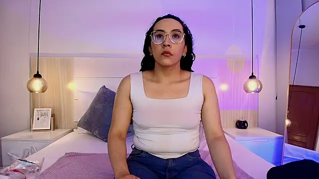 Snapshot of alehia_cute chatting on 10/22/25, 09:03 alehia cute online show from 10/22/25, 09:03