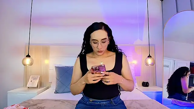 Snapshot of alehia_cute chatting on 11/18/25, 10:14 alehia cute online show from 11/18/25, 10:14