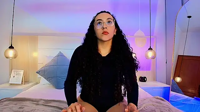 Snapshot of alehia_cute chatting on 11/30/25, 06:12 alehia cute online show from 11/30/25, 06:12