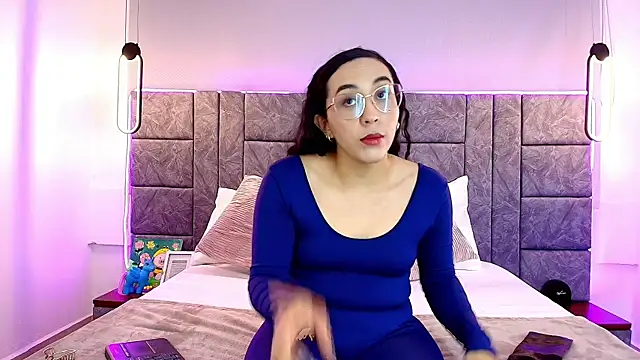 Snapshot of alehia_cute chatting on 12/14/25, 01:38 alehia cute online show from 12/14/25, 01:38