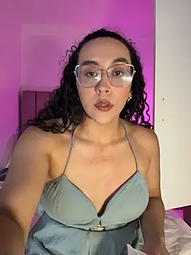 Snapshot of alehia_cute chatting on 04/26/26, 10:29 alehia cute online show from 04/26/26, 10:29