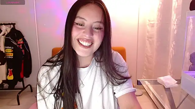 madissooon   online show from 07/04/26, 03:02