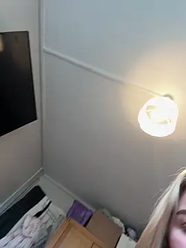 Snapshot of Layla_20_ chatting on 11/27/25, 02:08 Layla 20 online show from 11/27/25, 02:08