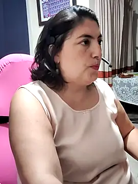 Snapshot of lina_maria99 chatting on 09/28/25, 12:05 lina maria99 online show from 09/28/25, 12:05