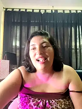 Snapshot of lina_maria99 chatting on 10/15/25, 10:21 lina maria99 online show from 10/15/25, 10:21