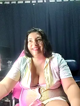 Snapshot of lina_maria99 chatting on 10/16/25, 10:27 lina maria99 online show from 10/16/25, 10:27