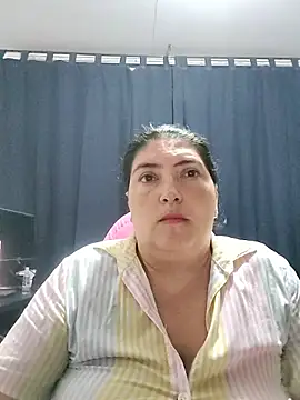 Snapshot of lina_maria99 chatting on 10/16/25, 11:17 lina maria99 online show from 10/16/25, 11:17