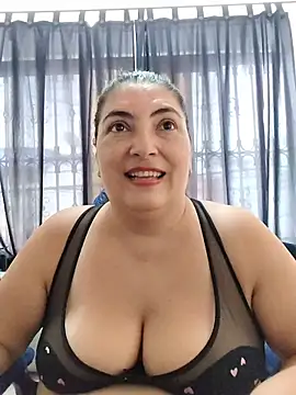 Snapshot of lina_maria99 chatting on 11/06/25, 07:48 lina maria99 online show from 11/06/25, 07:48