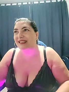 Snapshot of lina_maria99 chatting on 11/10/25, 08:35 lina maria99 online show from 11/10/25, 08:35