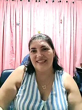Snapshot of lina_maria99 chatting on 12/16/25, 11:32 lina maria99 online show from 12/16/25, 11:32