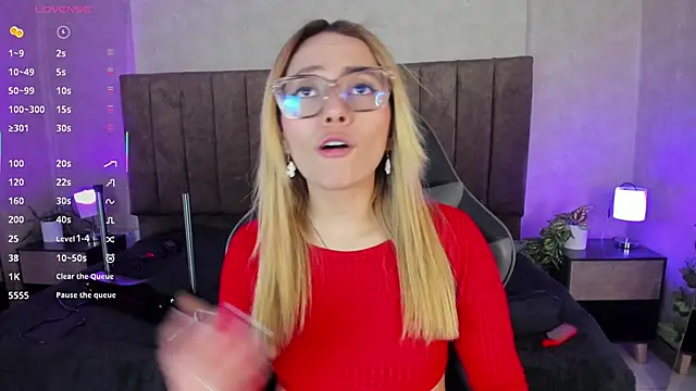 LanaMills  online show from 11/07/25, 04:45