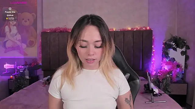 Snapshot of LanaMills_ chatting on 07/10/26, 03:33 LanaMills online show from 07/10/26, 03:33