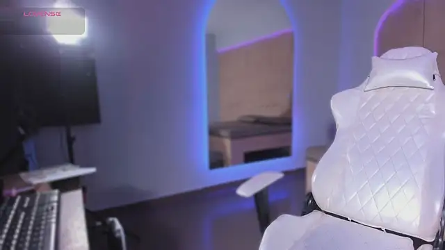 Snapshot of HannahMontgomery chatting on 11/19/25, 03:56 HannahMontgomery online show from 11/19/25, 03:56