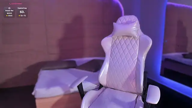 Snapshot of HannahMontgomery chatting on 11/21/25, 04:05 HannahMontgomery online show from 11/21/25, 04:05