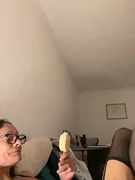 Snapshot of Chris06d22@xh chatting on 09/18/25, 06:32 Chris06d22xh online show from 09/18/25, 06:32