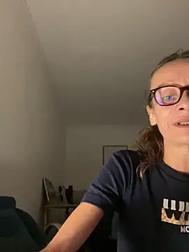 Snapshot of Chris06d22@xh chatting on 09/23/25, 06:33 Chris06d22xh online show from 09/23/25, 06:33