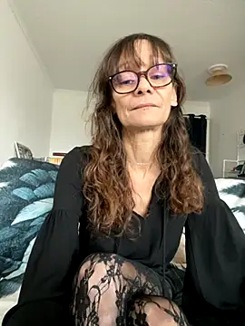 Snapshot of Chris06d22@xh chatting on 11/23/25, 03:23 Chris06d22xh online show from 11/23/25, 03:23