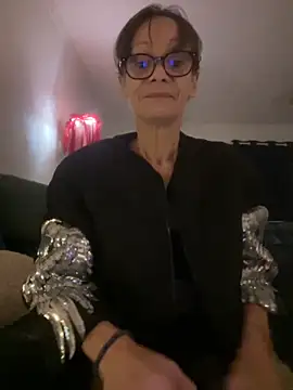 Snapshot of Chris06d22@xh chatting on 11/28/25, 08:33 Chris06d22xh online show from 11/28/25, 08:33