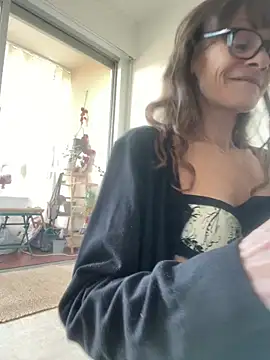 Snapshot of Chris06d22@xh chatting on 11/29/25, 02:20 Chris06d22xh online show from 11/29/25, 02:20