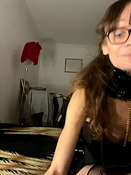 Snapshot of Chris06d22@xh chatting on 12/15/25, 08:02 Chris06d22xh online show from 12/15/25, 08:02