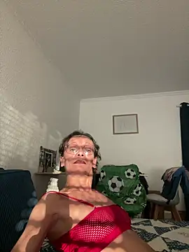 Snapshot of Chris06d22@xh chatting on 07/05/26, 06:37 Chris06d22xh online show from 07/05/26, 06:37