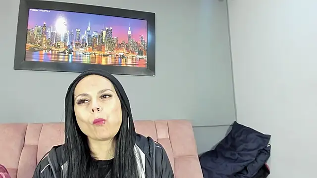 Snapshot of CharlotteCottin chatting on 05/12/26, 11:18 CharlotteCottin online show from 05/12/26, 11:18