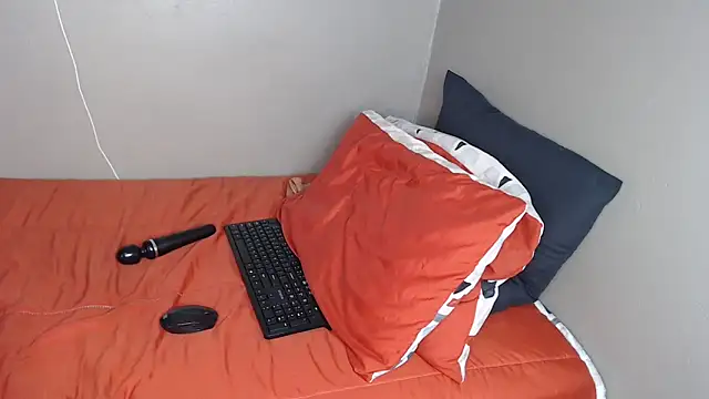 Lunalee online show from 11/16/25, 07:25