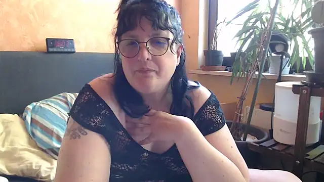 ladyfrombonn online show from 04/19/26, 02:05