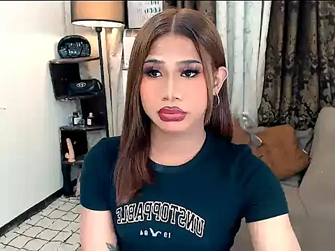 Snapshot of asianlatina69 chatting on 12/13/25, 10:04 asianlatina69 online show from 12/13/25, 10:04