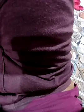 Snapshot of Priyankacam chatting on 10/22/25, 05:41 Priyankacam online show from 10/22/25, 05:41