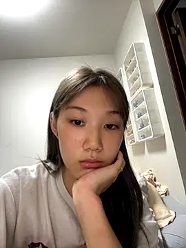 Snapshot of Yua_h02 chatting on 09/16/25, 04:24 Yua h02 online show from 09/16/25, 04:24