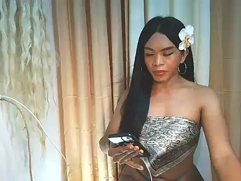 Snapshot of _karie chatting on 10/23/25, 08:24 karie online show from 10/23/25, 08:24