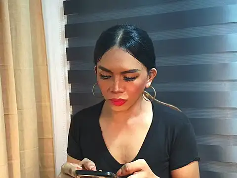 Snapshot of _karie chatting on 11/08/25, 02:39 karie online show from 11/08/25, 02:39