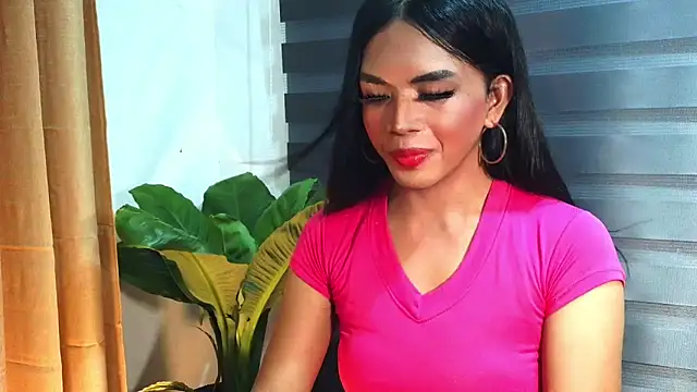 Snapshot of _karie chatting on 11/17/25, 02:34 karie online show from 11/17/25, 02:34