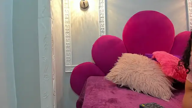 Snapshot of Saammy_17 chatting on 10/27/25, 08:35 Saammy 17 online show from 10/27/25, 08:35