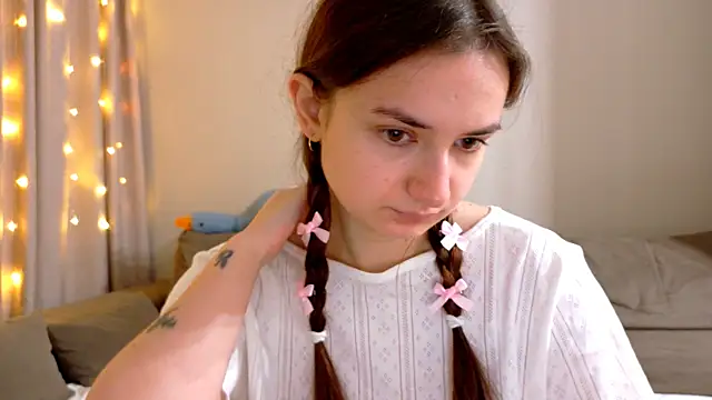 Snapshot of Lelia_Vibe chatting on 11/11/25, 03:17 Lelia Vibe online show from 11/11/25, 03:17