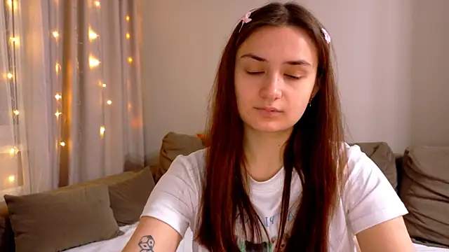 Snapshot of Lelia_Vibe chatting on 12/04/25, 12:09 Lelia Vibe online show from 12/04/25, 12:09