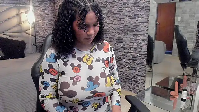 Snapshot of BellyBigBoobs chatting on 10/20/25, 06:41 BellyBigBoobs online show from 10/20/25, 06:41