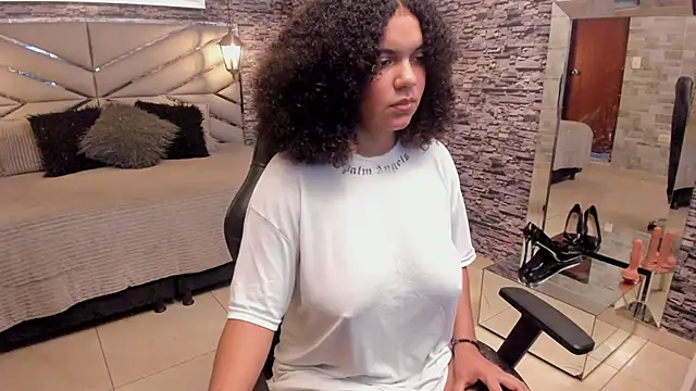 Snapshot of BellyBigBoobs chatting on 11/24/25, 03:23 BellyBigBoobs online show from 11/24/25, 03:23