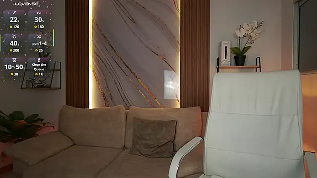 MilaCrave online show from 11/07/25, 11:43